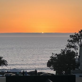 Monarch Ocean Pub - You can't beat the prices at this place and the view is next level. Toast at sunset is awesome - Gastropubs Near Me - Del Mar, California