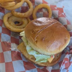 Cruizers Cafe - Chicken sandwich and rings