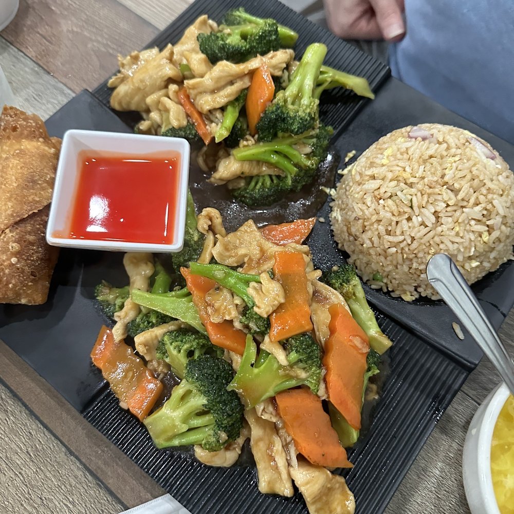 China Town - Chicken and mixed vegetables - Thai Near Me - Nashville, Tennessee China Town - Chicken and mixed vegetables - Thai Near Me - Nashville, Tennessee