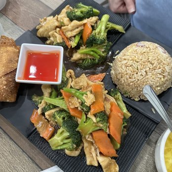 China Town - Chicken and mixed vegetables - Thai Near Me - Nashville, Tennessee China Town - Chicken and mixed vegetables - Thai Near Me - Nashville, Tennessee