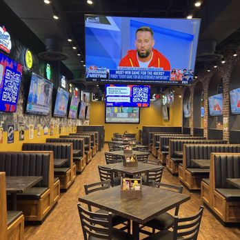 Cold Beers & Cheeseburgers - Sports Bars Near Me - Euless, Texas Cold Beers & Cheeseburgers - Sports Bars Near Me - Euless, Texas