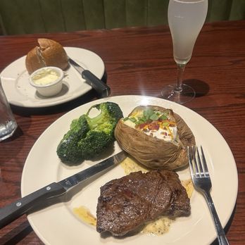 The Chop House - 6oz Lunch Sirloin Steak - Steakhouses Near Me - Augusta, Georgia The Chop House - 6oz Lunch Sirloin Steak - Steakhouses Near Me - Augusta, Georgia