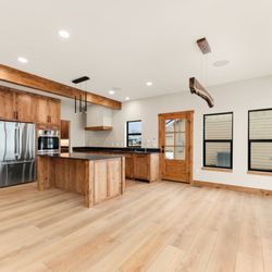 Hug Construction - Custom Kitchen