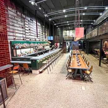 Mabel's BBQ - Seating - Barbeque Near Me - Cleveland, Ohio