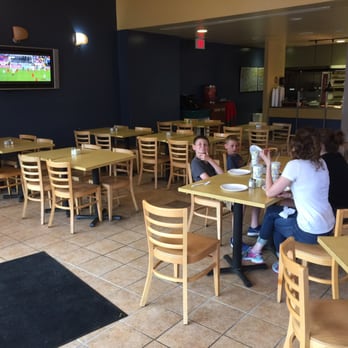 Quattro Formaggi - Dining room. - Italian Near Me - Alexandria, Virginia