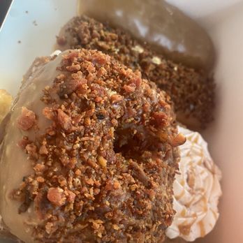 Pinkbox Doughnuts - Porkyface cronut (croissant donut ) maple bacon must try - Donuts Near Me - Primm, Nevada Pinkbox Doughnuts - Porkyface cronut (croissant donut ) maple bacon must try - Donuts Near Me - Primm, Nevada