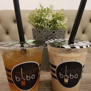 Blendz Boba Tea Lounge - Kiss On The Lips with Lychee Jelly and Coffee Golden Milk Tea - Desserts Near Me - Glendale, Arizona Blendz Boba Tea Lounge - Kiss On The Lips with Lychee Jelly and Coffee Golden Milk Tea - Desserts Near Me - Glendale, Arizona