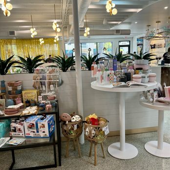 Pour and Decor - Gifts and home decor - Coffee & Tea Near Me - St. Petersburg, Florida