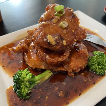 Dumpling King - General tso the chicken was very dry and chewy. I had higher hopes - Chinese Near Me - North Miami Beach, Florida