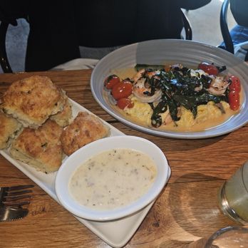 Whiskey Cake - Shrimp n grits with Jalapeño biscuits - New American Near Me - Tampa, Florida Whiskey Cake - Shrimp n grits with Jalapeño biscuits - New American Near Me - Tampa, Florida