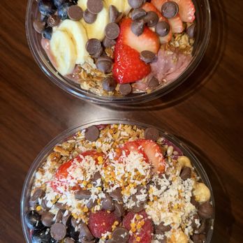 Anake's Juice Bar - Top: Chunky Monkey Bottom: Sau Sai w/ chocolate chips and no bananas - Juice Bars & Smoothies Near Me - Koloa, Hawaii Anake's Juice Bar - Top: Chunky Monkey Bottom: Sau Sai w/ chocolate chips and no bananas - Juice Bars & Smoothies Near Me - Koloa, Hawaii