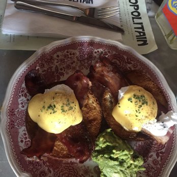 Metropolitain Amsterdam - Eggs Benedict - Breakfast & Brunch Near Me - Amsterdam, New Hampshire Metropolitain Amsterdam - Eggs Benedict - Breakfast & Brunch Near Me - Amsterdam, New Hampshire