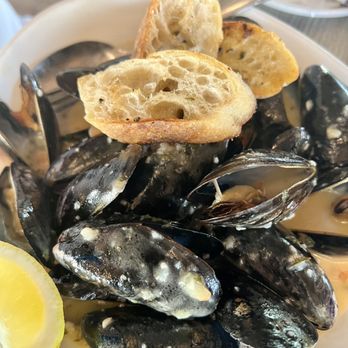 Dockside Waterfront Grill - Mussels in garlic butter sauce - Seafood Near Me - Venice, Florida