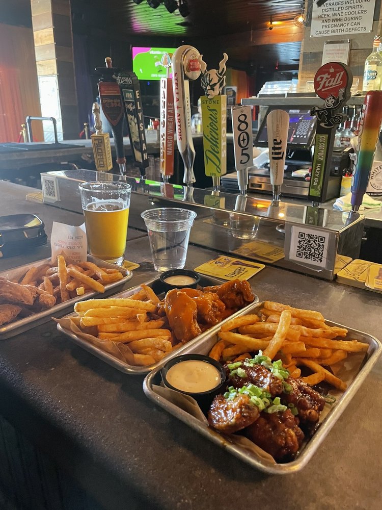 Redwing Bar & Grill Hillcrest — Hillcrest