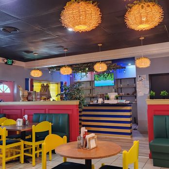 La Casita Restaurant - Dining room - Dominican Near Me - Durham, North Carolina La Casita Restaurant - Dining room - Dominican Near Me - Durham, North Carolina