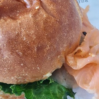 Wolf Bäckerei - Dinkelburger mit Lachs - Bakeries Near Me - Augsburg, BY