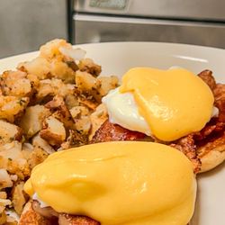 The Grill & Eye - Eggs benny