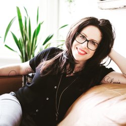 Cindy Chan Makeup - Andrea Brooks is the co-founder of Sava, a women-, queer-, and Latinx-founded company. I've done her makeup on many occasions.