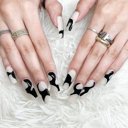 Natural Nails & Lashes - Weekend nails