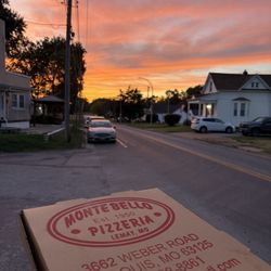 Monte Bello Pizzeria - Za and sunset!