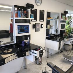 Muhaimen's Barber Shop - Elegant and clean barber shop