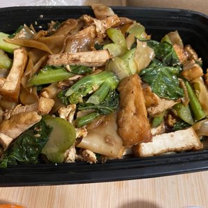 Photo of Hoy-Ka Thai Restaurant - Los Angeles, CA, United States. Pad See Eiw Noodle with tofu (take out)