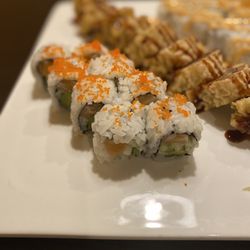 Alaska roll (salmon, cucumber, avocado). good!