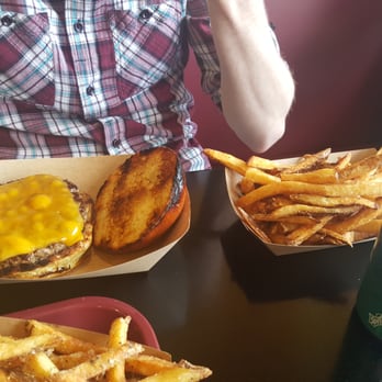 418 Burgers - Regular cheeseburger and plain fries - American Near Me - Highland Park, New Jersey 418 Burgers - Regular cheeseburger and plain fries - American Near Me - Highland Park, New Jersey