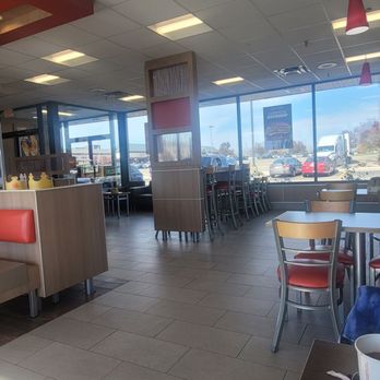 Burger King - 11/02/2024 Nice clean dining room - Burgers Near Me - Lemont, Illinois