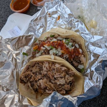 Carnitas El Momo - Two carnitas (shoulder) tacos - Food Trucks Near Me - Los Angeles, California Carnitas El Momo - Two carnitas (shoulder) tacos - Food Trucks Near Me - Los Angeles, California