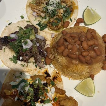 Yard House - Tacos - American Near Me - Houston, Texas