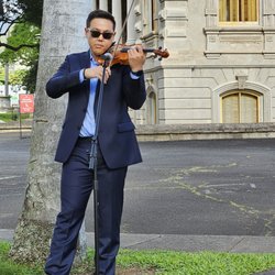 Iolani Palace - Violinist...