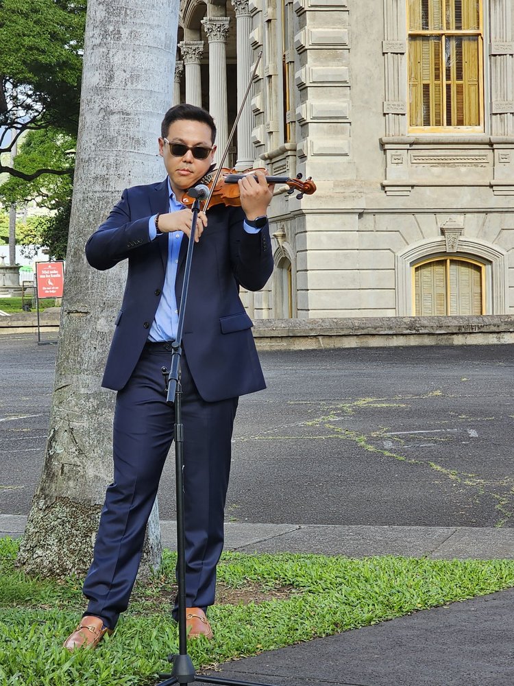 Social spots from Iolani Palace