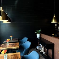 Nopo Kitchen - Indoor seating, window bench and booth seating