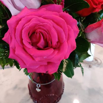 Diana's Flowers And Gifts - Florists Near Me - Aurora, Colorado Diana's Flowers And Gifts - Florists Near Me - Aurora, Colorado