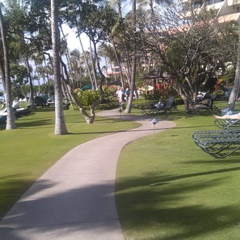 Ka'anapali Beach - pathway along the beach - Beaches Near Me Ka'anapali Beach - pathway along the beach - Beaches Near Me