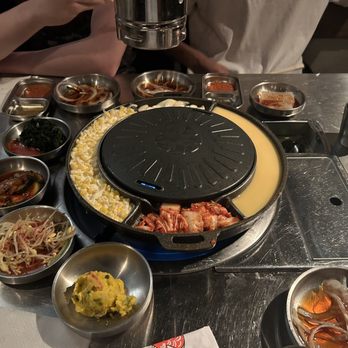 Daldongnae Korean - Saint-Catherine - a variety of dishes on a table - Barbeque Near Me - Montreal, Quebec Daldongnae Korean - Saint-Catherine - a variety of dishes on a table - Barbeque Near Me - Montreal, Quebec