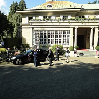 Elb Lounge - Elb Lounge drive and entrance - Venues & Event Spaces Near Me - Hamburg, HH