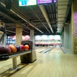 Rollhouse Bowling