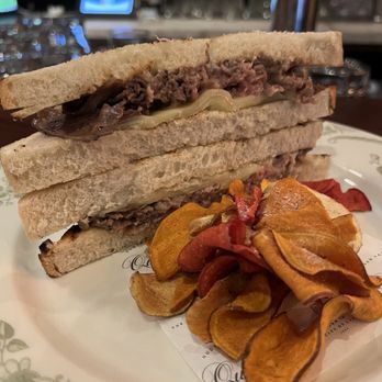Queensyard - Roast Beef Sandwich - Modern European Near Me - New York, New York Queensyard - Roast Beef Sandwich - Modern European Near Me - New York, New York