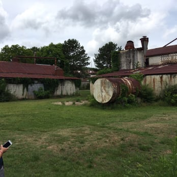 Esco Feed Mill - Filing location for opening credits of The Walking Dead S3: Meeting place for Rick & The Governor in E13 "Arrow On The Doorpost" - Landmarks & Historical Buildings Near Me - Senoia, Georgia