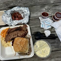 Taste Of Texas BBQ - The Alamo plate + smoked sausage
