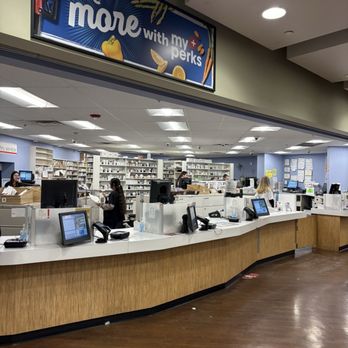 Giant Eagle - Pharmacy Front - Grocery Near Me - Monroeville, Pennsylvania