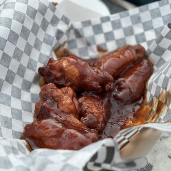 Tony's Pizzaria - Bbq chicken wings - Pizza Near Me - Ventura, California
