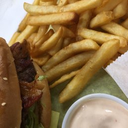 Bacon cheeseburger with a lot of seasoned fries and the sauce(thousand island)