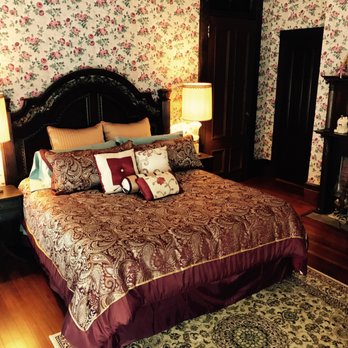 Grand Gables Inn - Sargent's Landing. King Bed with gorgeous private bath. - Bed & Breakfast Near Me - Palatka, Florida Grand Gables Inn - Sargent's Landing. King Bed with gorgeous private bath. - Bed & Breakfast Near Me - Palatka, Florida