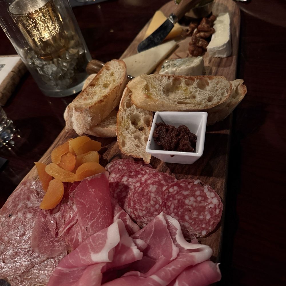 di'Vine Wine Bar - The charcuterie platter for two - Wine Bars Near Me - Wappingers Falls, New York di'Vine Wine Bar - The charcuterie platter for two - Wine Bars Near Me - Wappingers Falls, New York