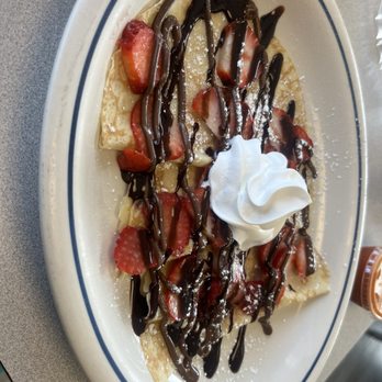 Cafe con Leche - Strawberrry Crepe - Breakfast & Brunch Near Me - Des Moines, Iowa