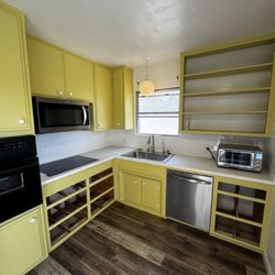 SummitForge Construction - Small kitchen, big transformation‼
No shortcuts. No subcontracts. Just quality work done right by our in-house crew. Built to last