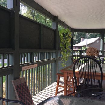 Ain't B's Bakery - Outdoor seating area - Bakeries Near Me - Sautee Nacoochee, Georgia